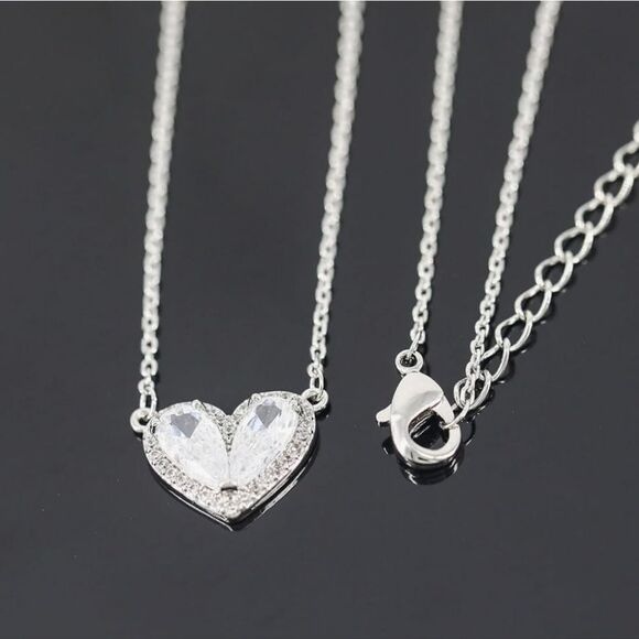 🔥⏭️NIB White Gold Plated Cubic Zirconia Heart Pendant Necklace - Picture 6 of 15